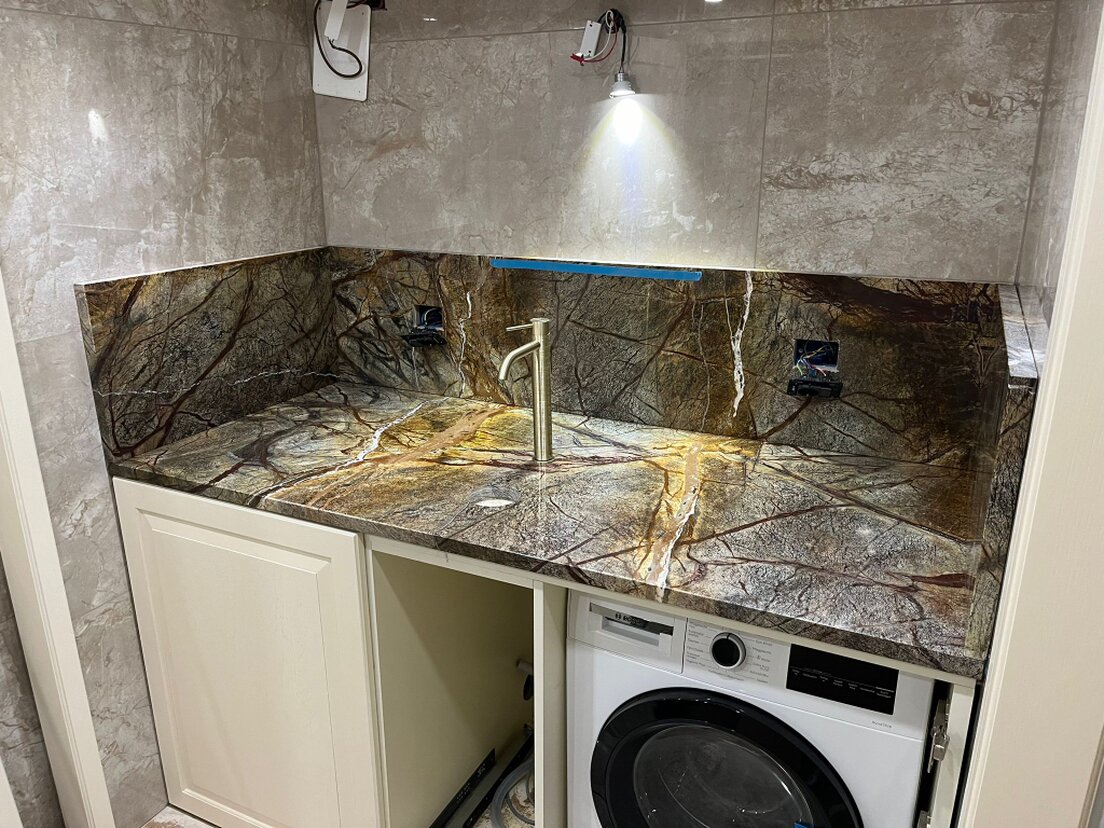 Rivestimento parete bagno in marmo