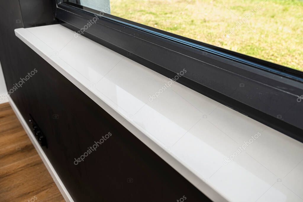 Davanzale in marmo installato